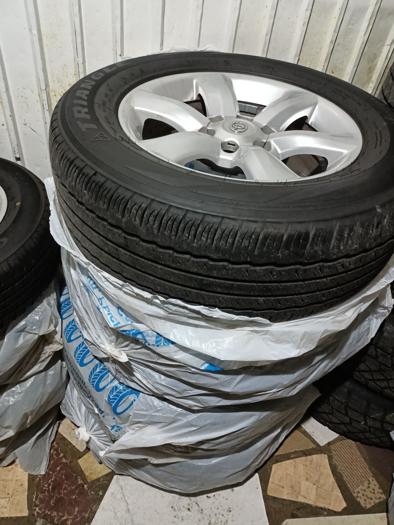 Колёса 265/60 R18 в отличном состоянии