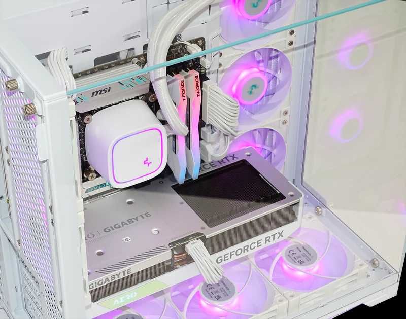 Нов / RTX 5070 / Ryzen 7 7800X3D / 32GB RAM / 1TB NVMe/ Геймърски