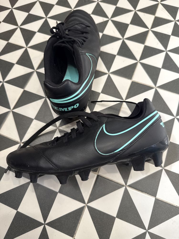 Бутонки Nike Tiempo