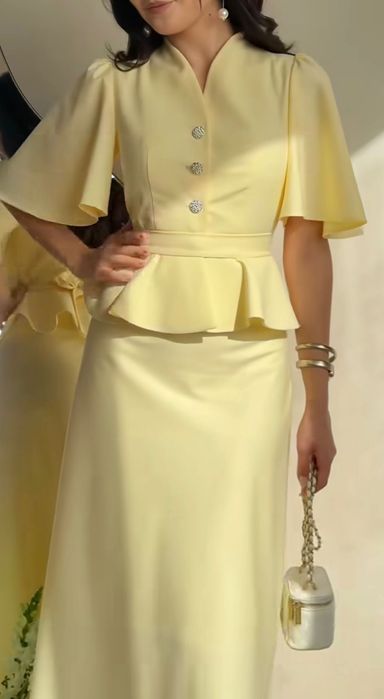 Платье женское в мягком сливочном цвете