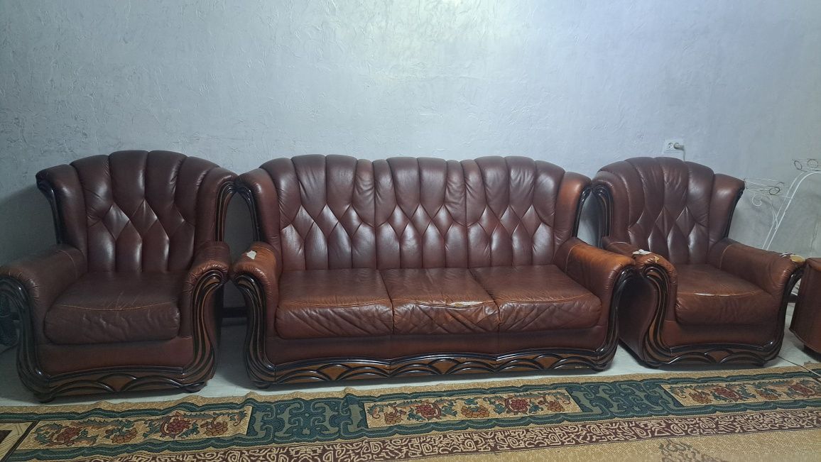Продам диван с креслами