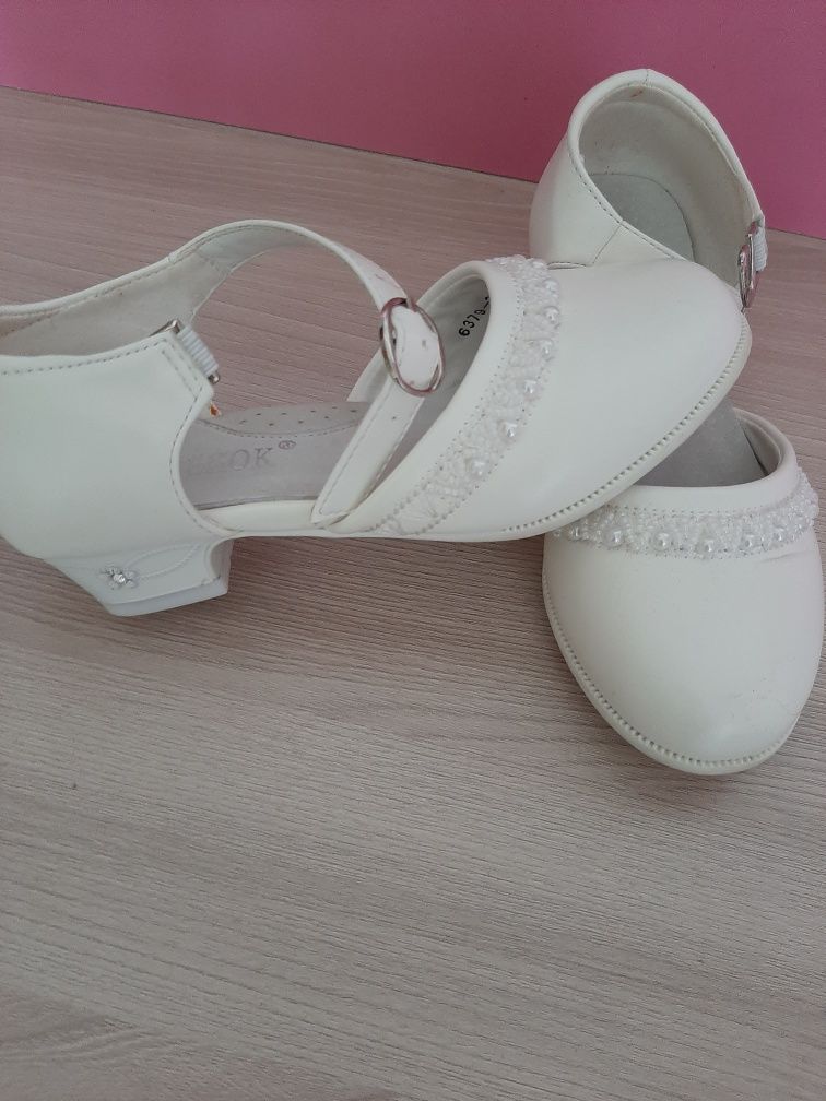 Белые туфли для девочек