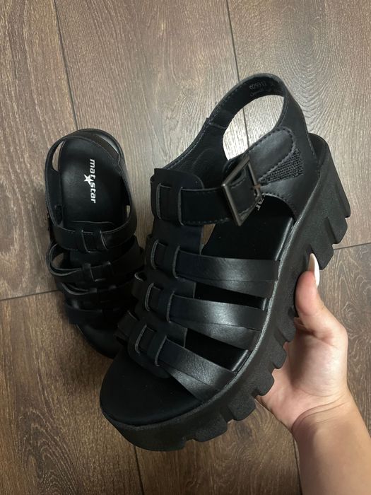 Сандали на платформа