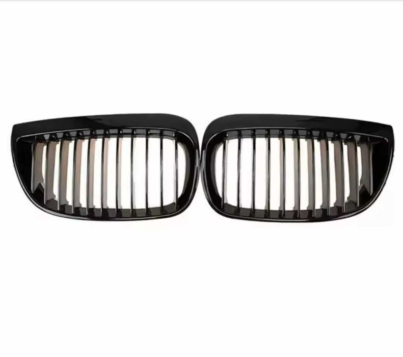 Черни единични Бъбреци за BMW E81 E82 E87 E88 pre LCI с голяма рамка