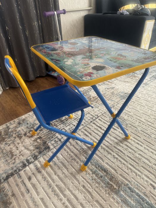 Детский стол со стулом