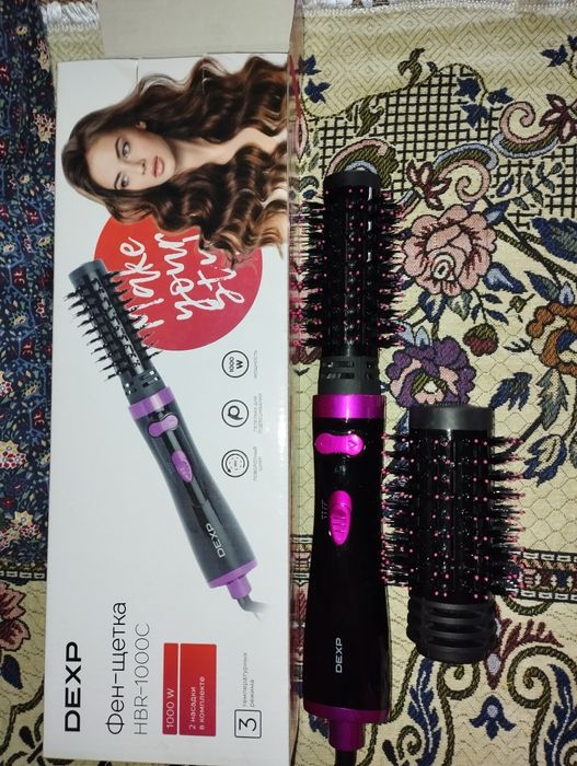 Фен щётка. Вращается если нужно накрутить волосы