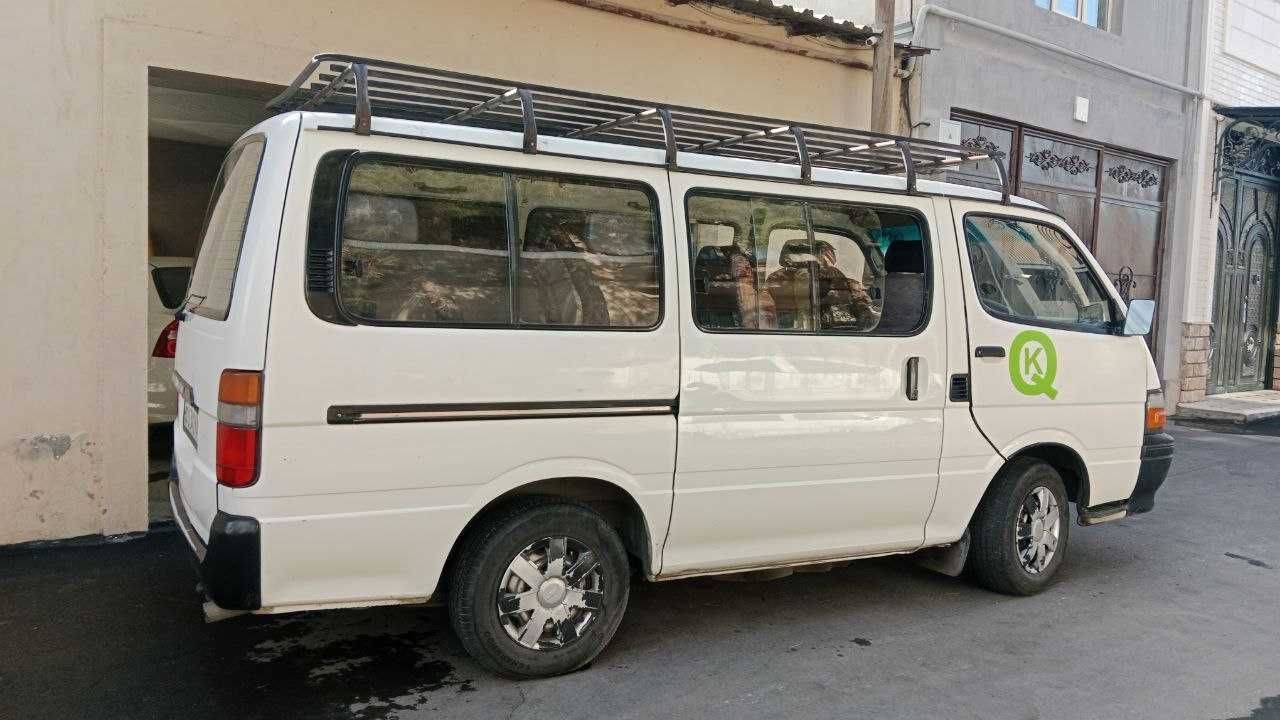 Продается Toyota Hiace.
