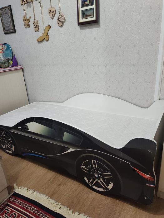 Детская кровать машина