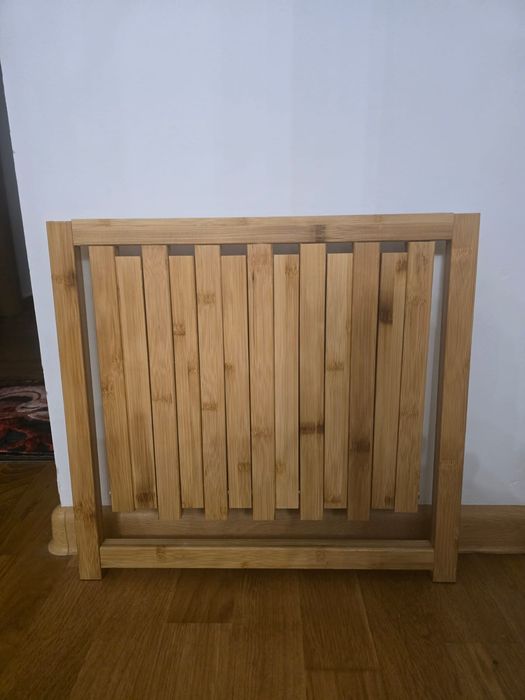 Scaun pliabil din bambus pentru perete