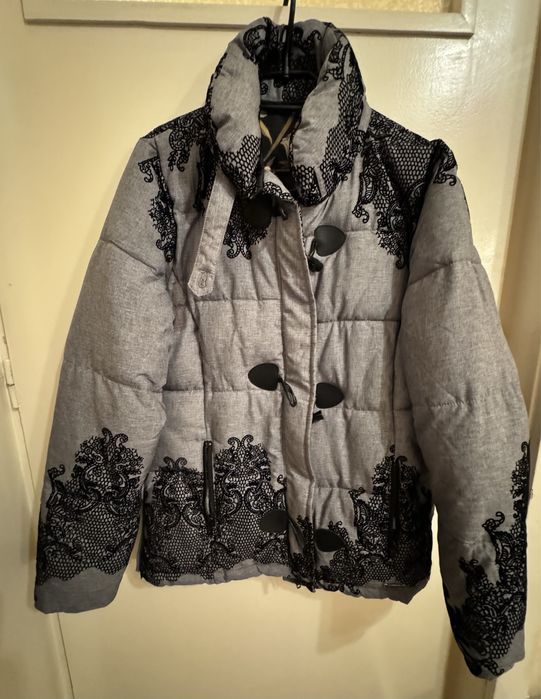 Geacă damă Desigual, cu captuseala florala, broderie neagra