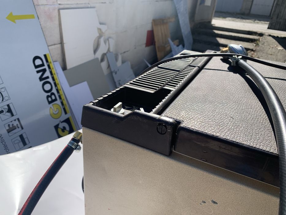 Продавам хладилник на ток 220v, 12v, газ 40 л Electrlux