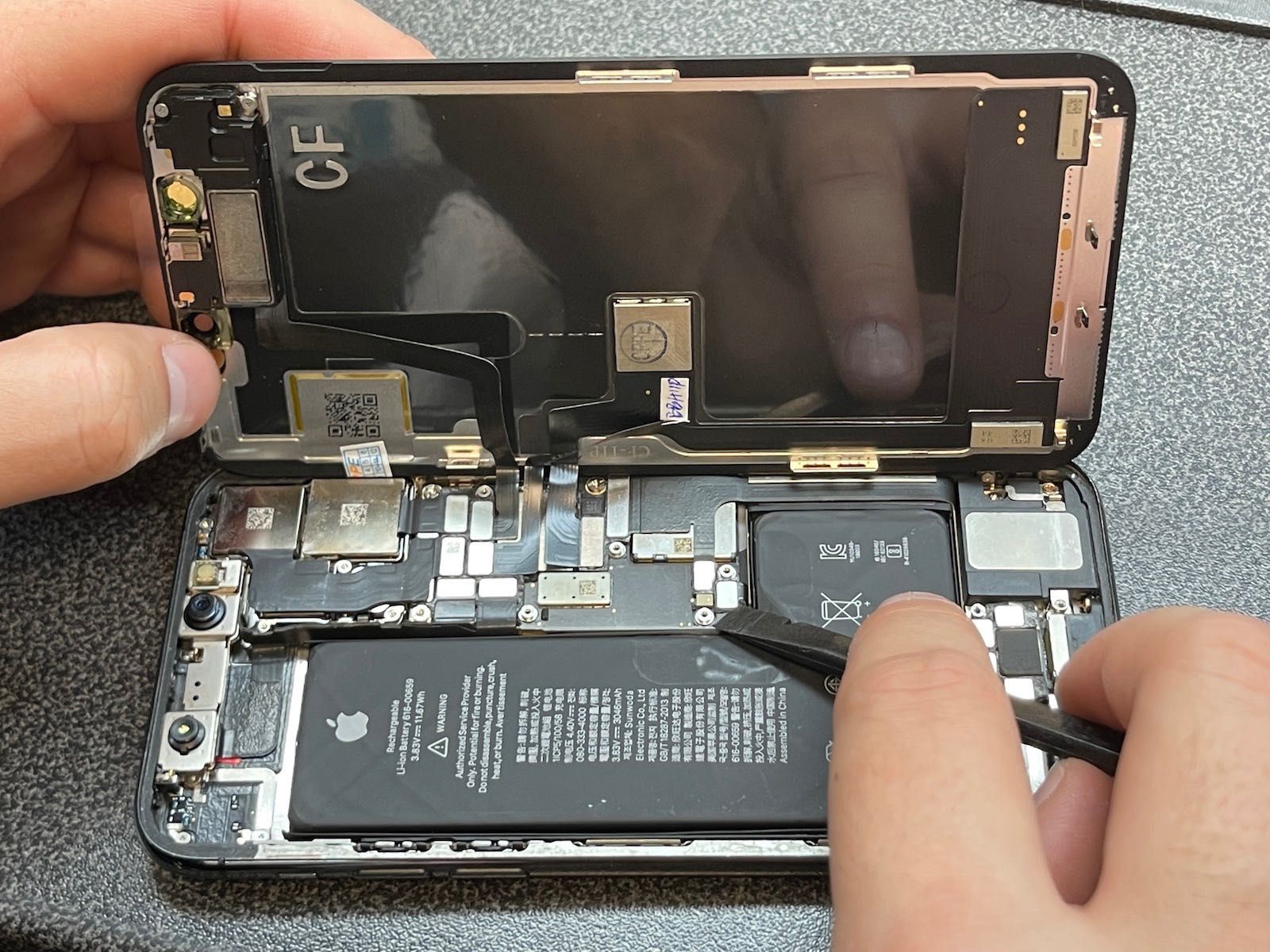 Service RAPID - IPHONE - Reparatii Display, Camere, Capac, Baterie