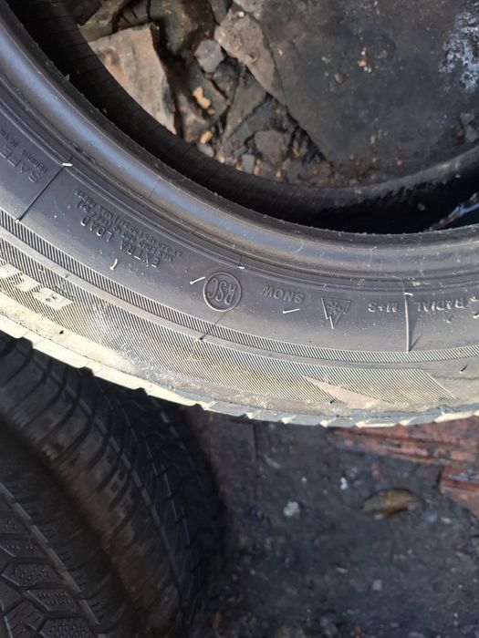 Vand 1 sau 2 anvelope 225 60 18 brigestone de iarna ranflet