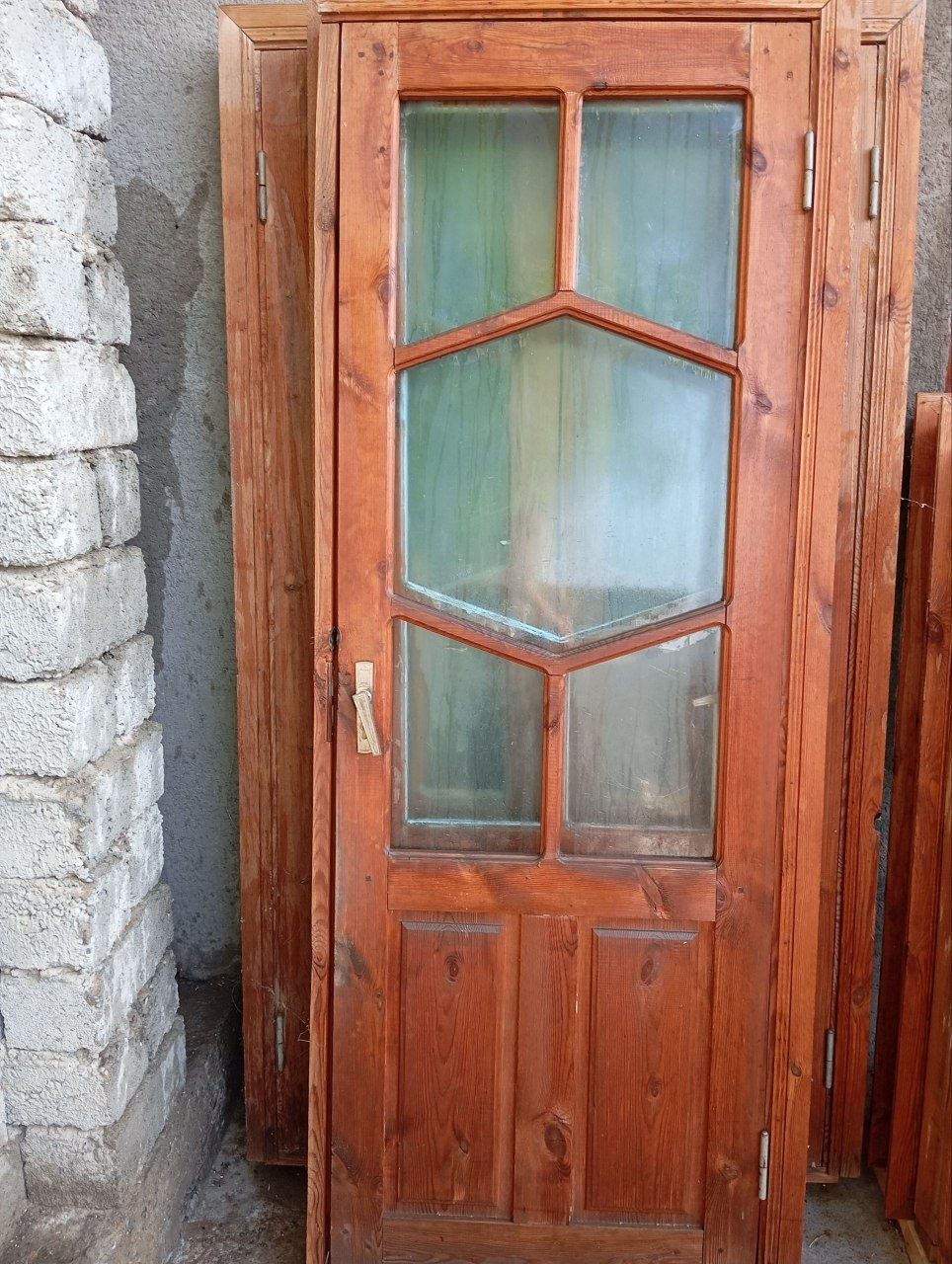 Eshik va romlar sotiladi