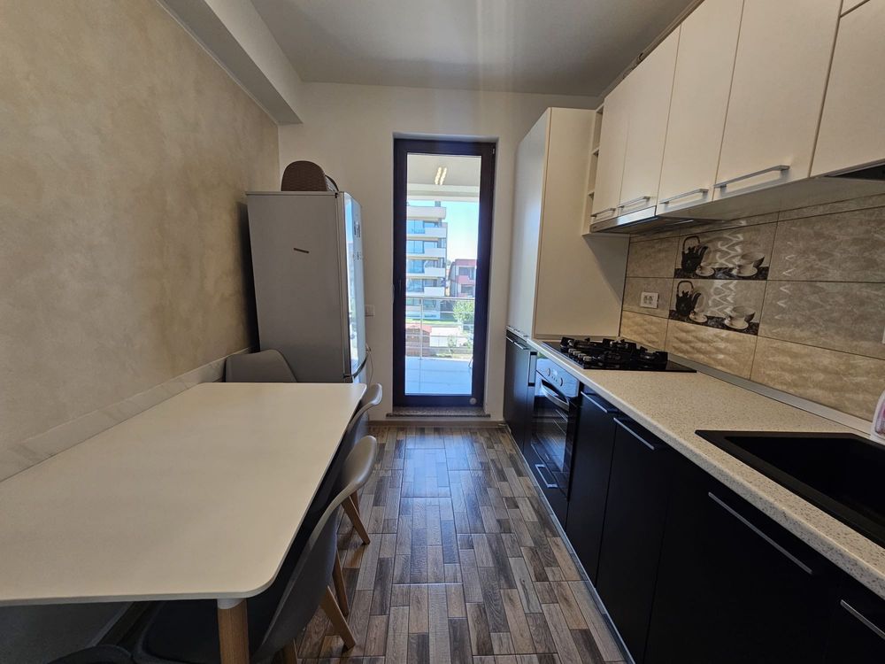 Apartament 2 camere – la doi pași de mare, cu parcare privată