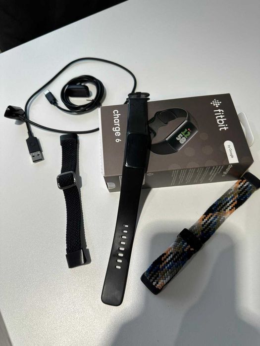 Fitbit Charge 6 - cu 2 bratari extra si cabluri de incarcare