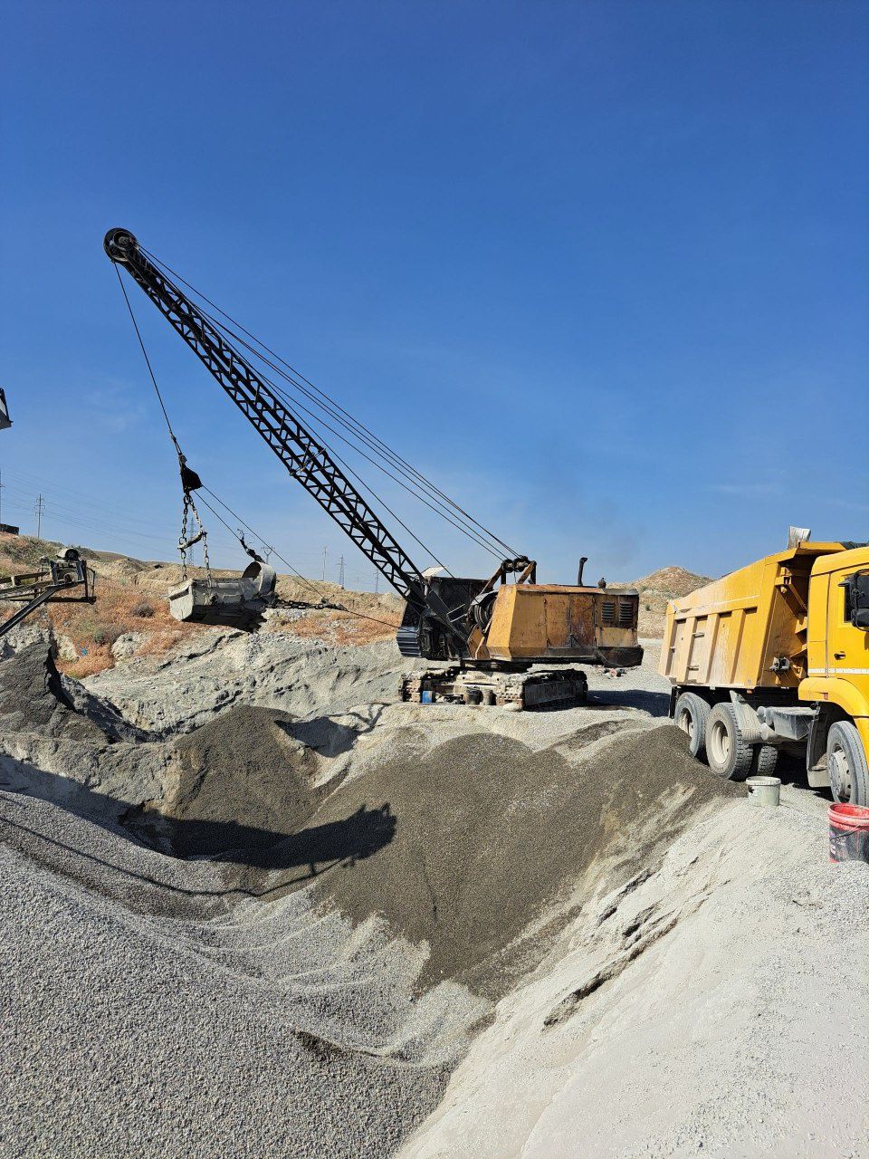 Ekskovator sotiladi