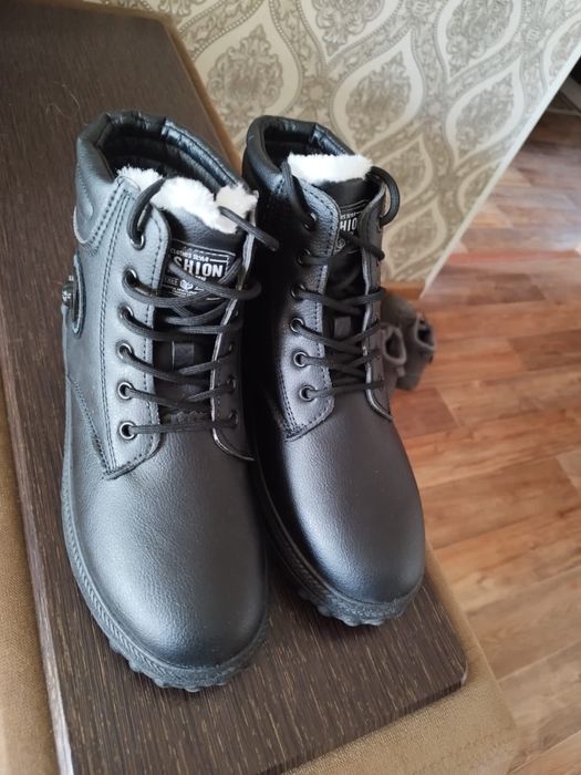Продам Ботинки зимние