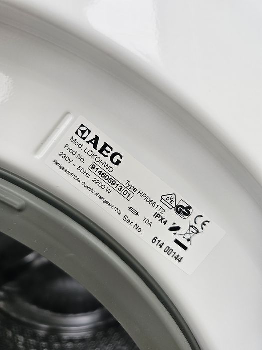 Пералня със сушилня с термопомпа AEG