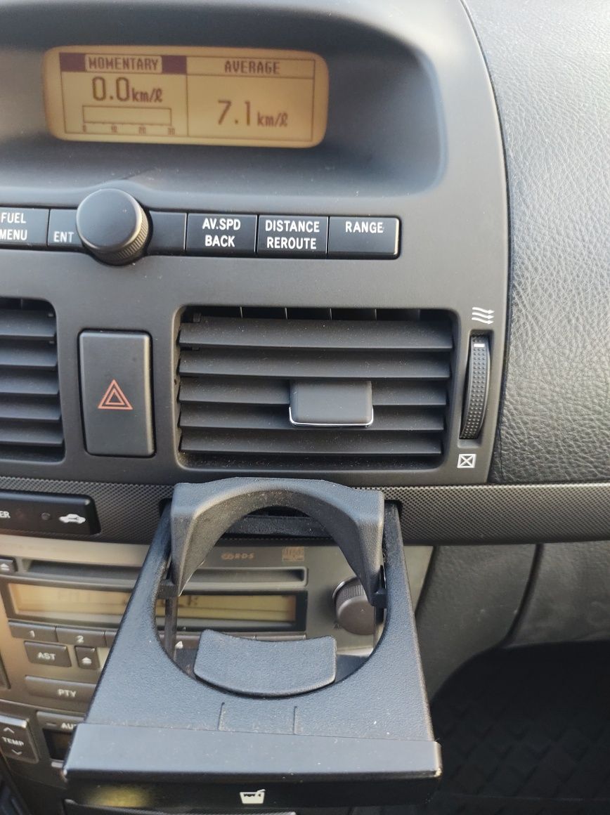 Продавам TOYOTA AVENSIS T25 комби