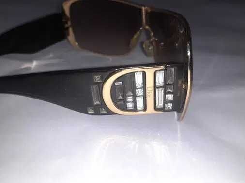 Vand ochelari de soare dama Guess, originali
