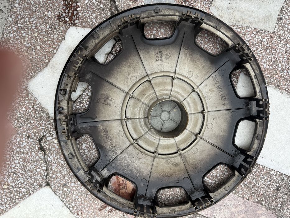 Vând set 4 cauciucuri de iarnă Volkswagen + 4 capace VW