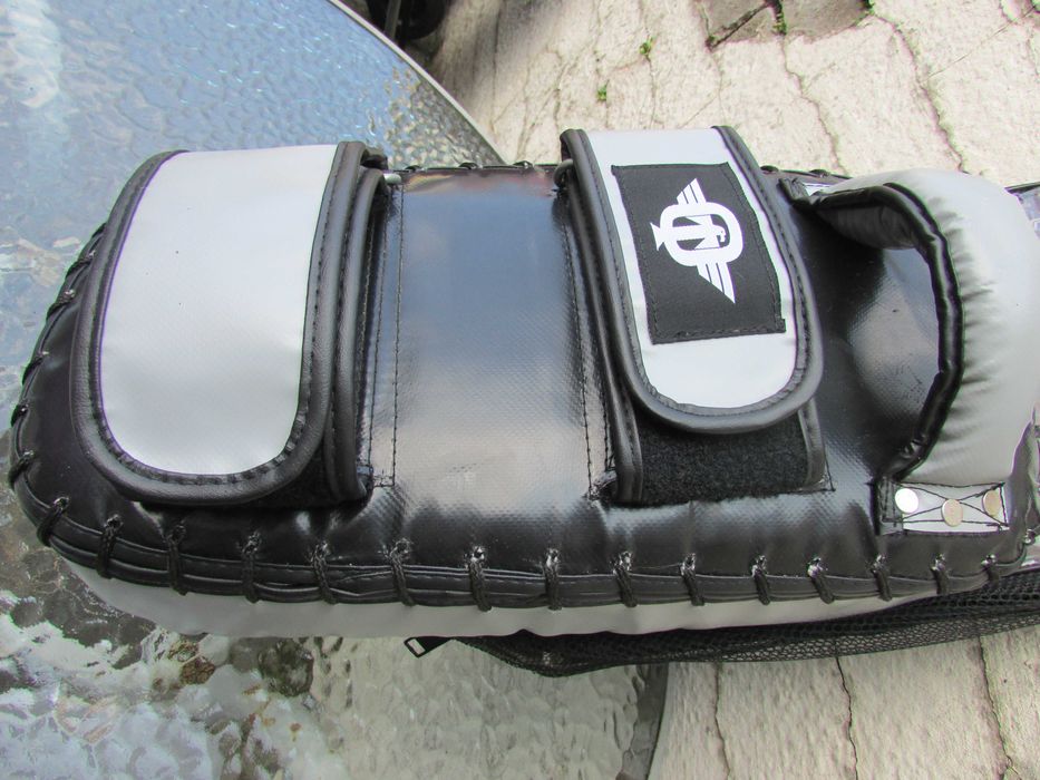 Лапа щит Tapout Thai Strike