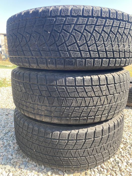 Три шиуки зимние шины 265/65/17 265/65R17 Bridgestoone.