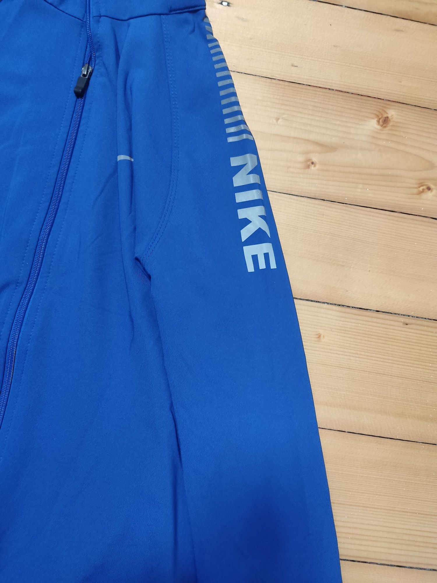 Bluză trening Nike damă M 100 lei