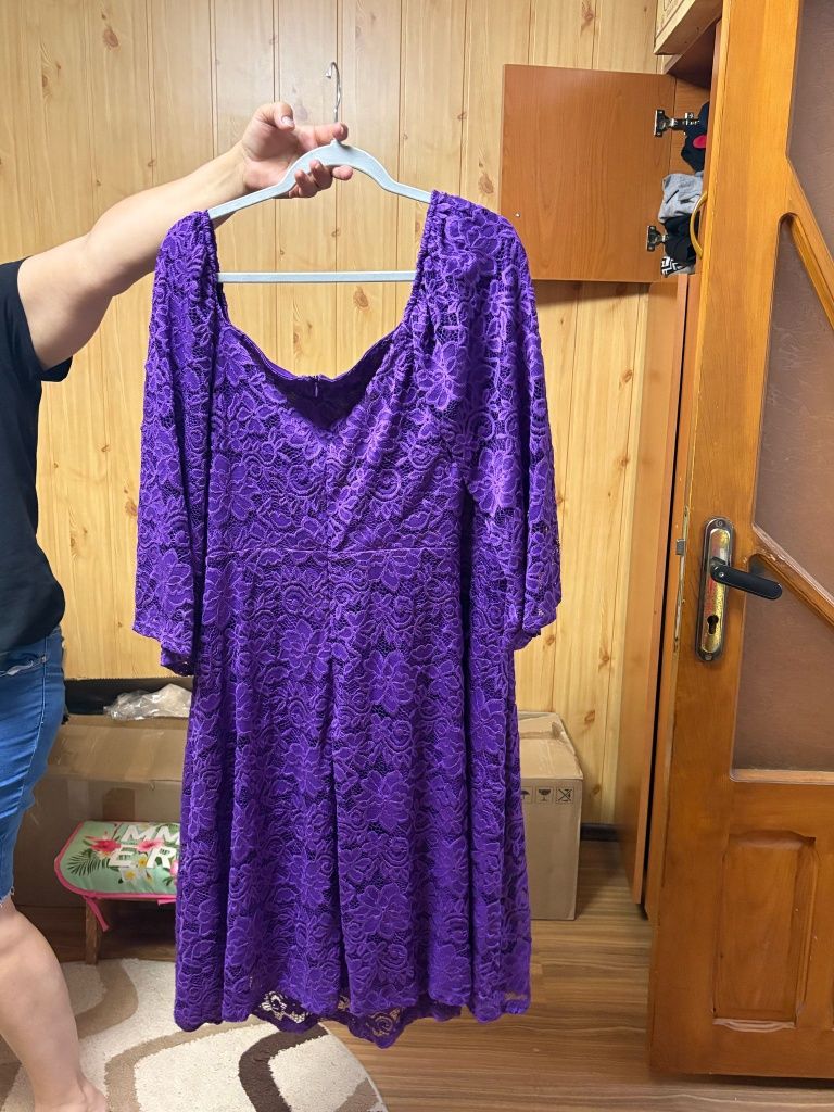 Vând rochie dantela noua marime 5xl