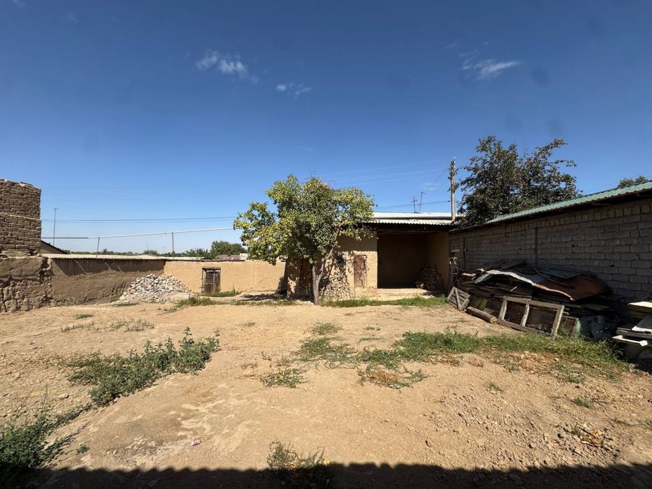 Yer sotladi 3 sotiq teks tort burchak shakilda 2xona vaqtincha uyi bor