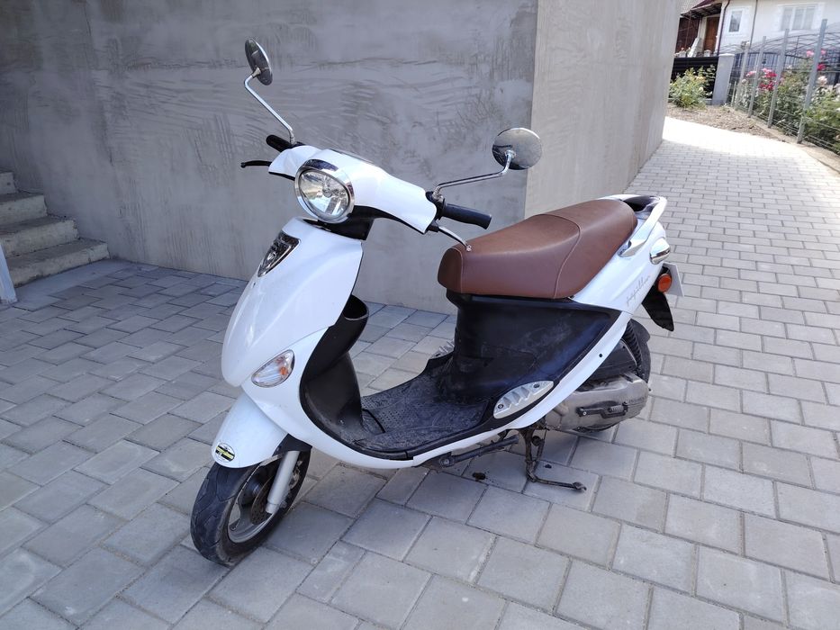 Moped scuter beeline