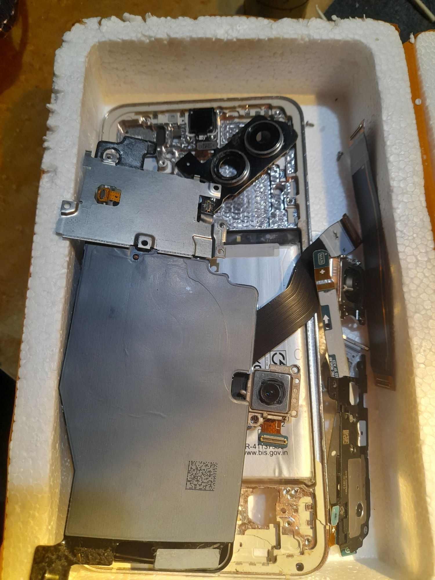Samsung S23 Plus на части