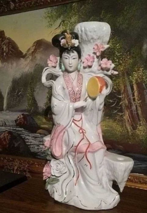 Для интерьера. Статуэтка фарфоровая. 90-й год