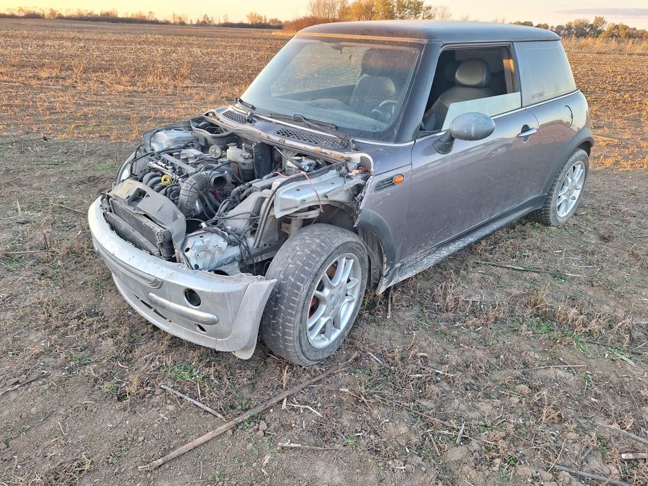 Dezmembrez mini cooper r50