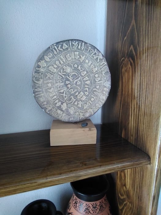 Discul din Phaistos replică