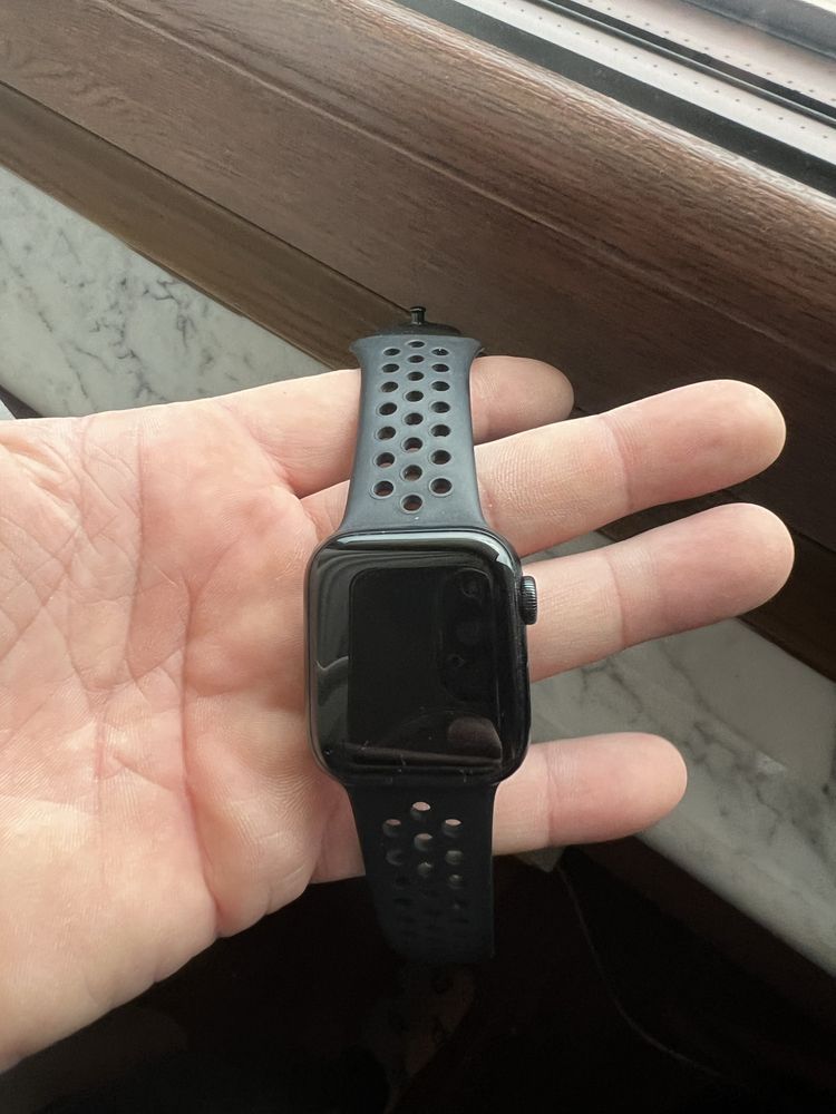 Aple watch se2  4mm