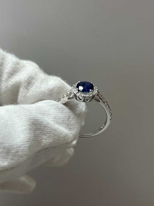 Кольцо с сапфиром и бриллиантами
