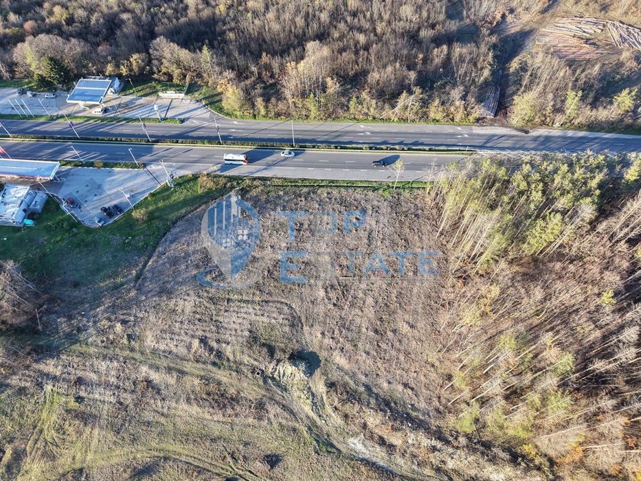 Парцел в Велико Търново-ул.Магистрална площ 7780 цена 420000