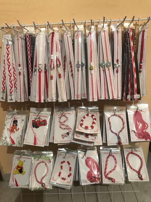 На едро!Нови!Стелаж с мартеници с Топ модели  на едро