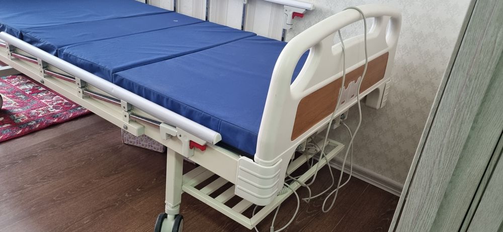 Кровать медицинская для больных с двойным поднятием