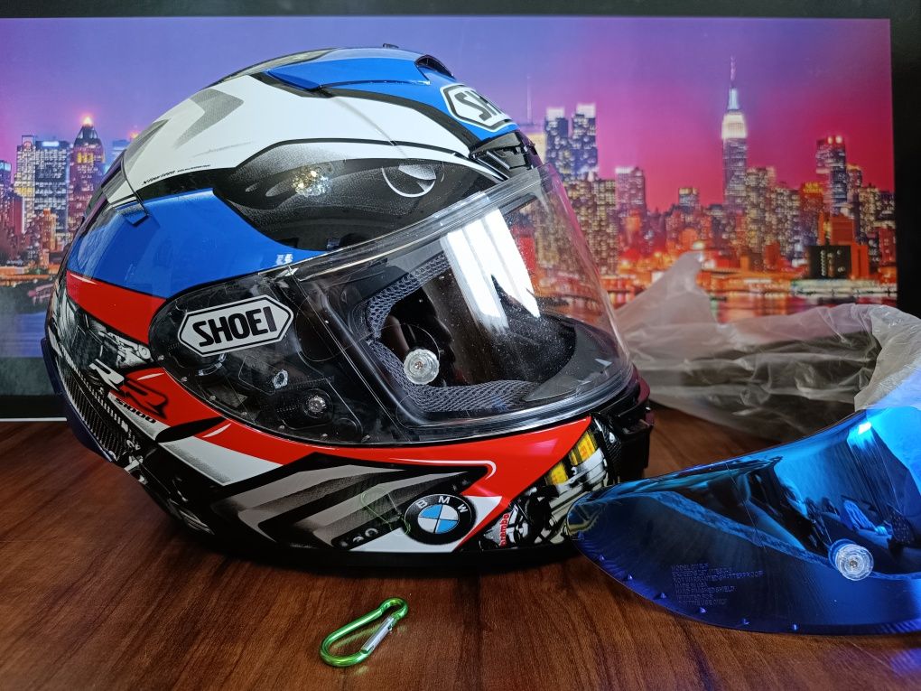 Мото шлем от бренда SHOEI