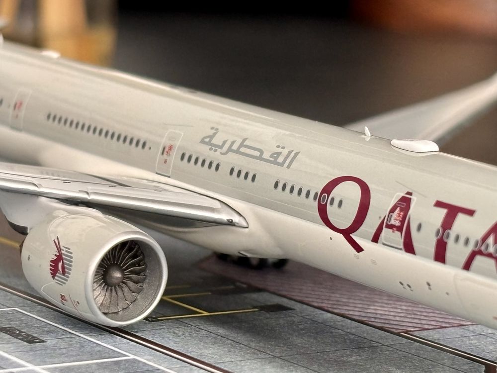 Самолет Qatar 777 NG models 1:400 | НОВ с Кутия