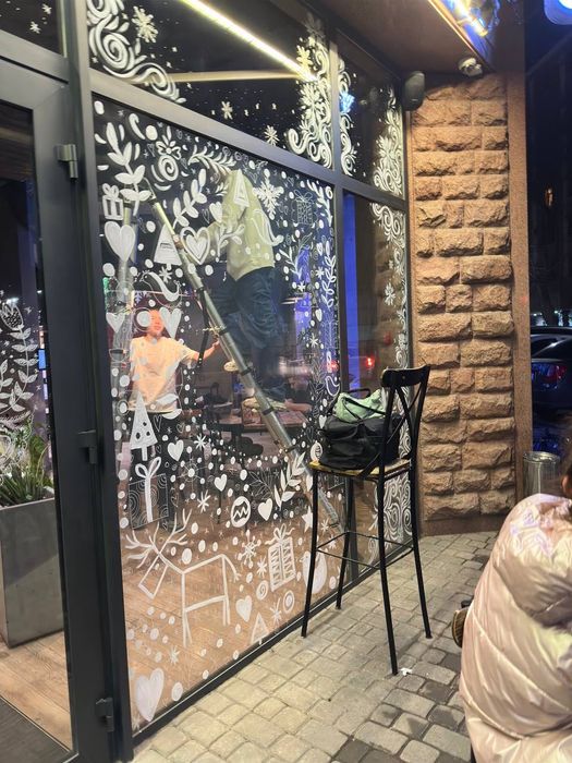 Оформление новогоднее рисунки на стеклах