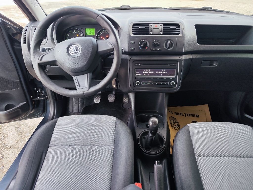 Skoda Fabia benzina an 2015 -3950euro!!!