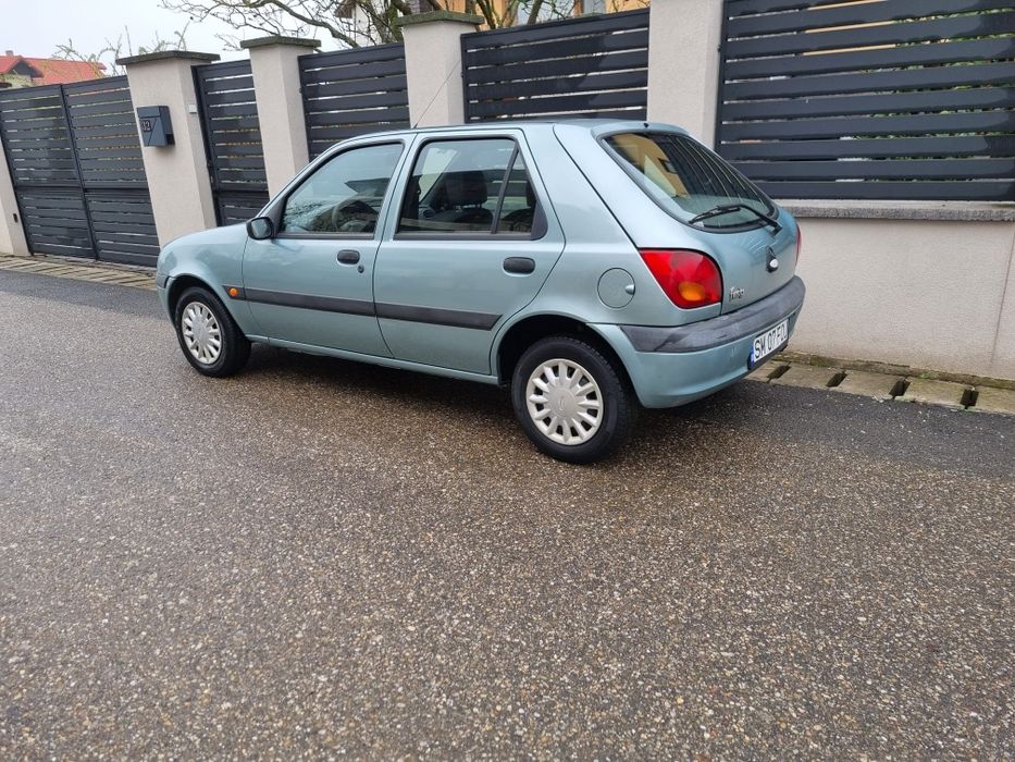 Vând Ford Fiesta IV Facelift Motor 1.3 benzina înmatriculat