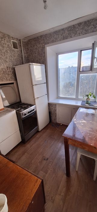 Продам 1 комн., 13 мкр., 4 этаж неугловая.