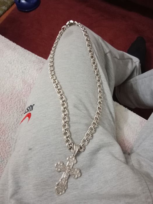 Серебряная цепь с крестом