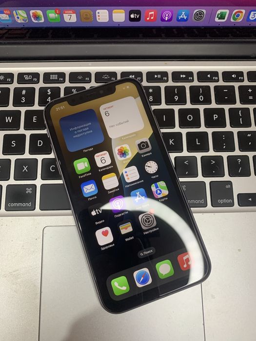 Телефон Apple iPhone 11