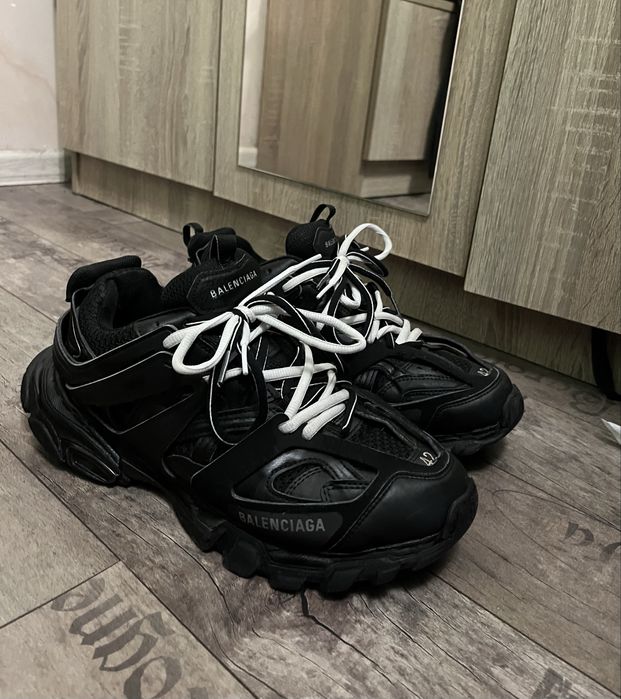 Balenciaga track 42